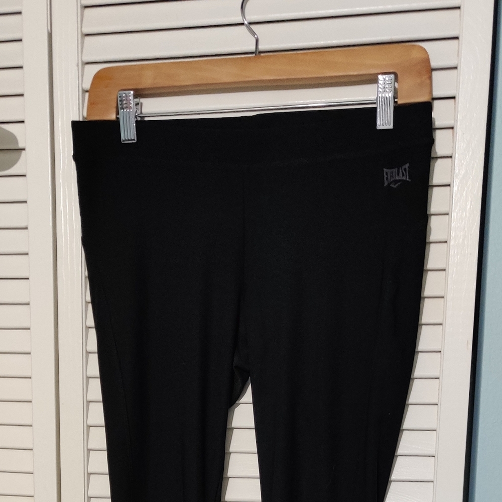 Everlast black leggings holder and light shaping